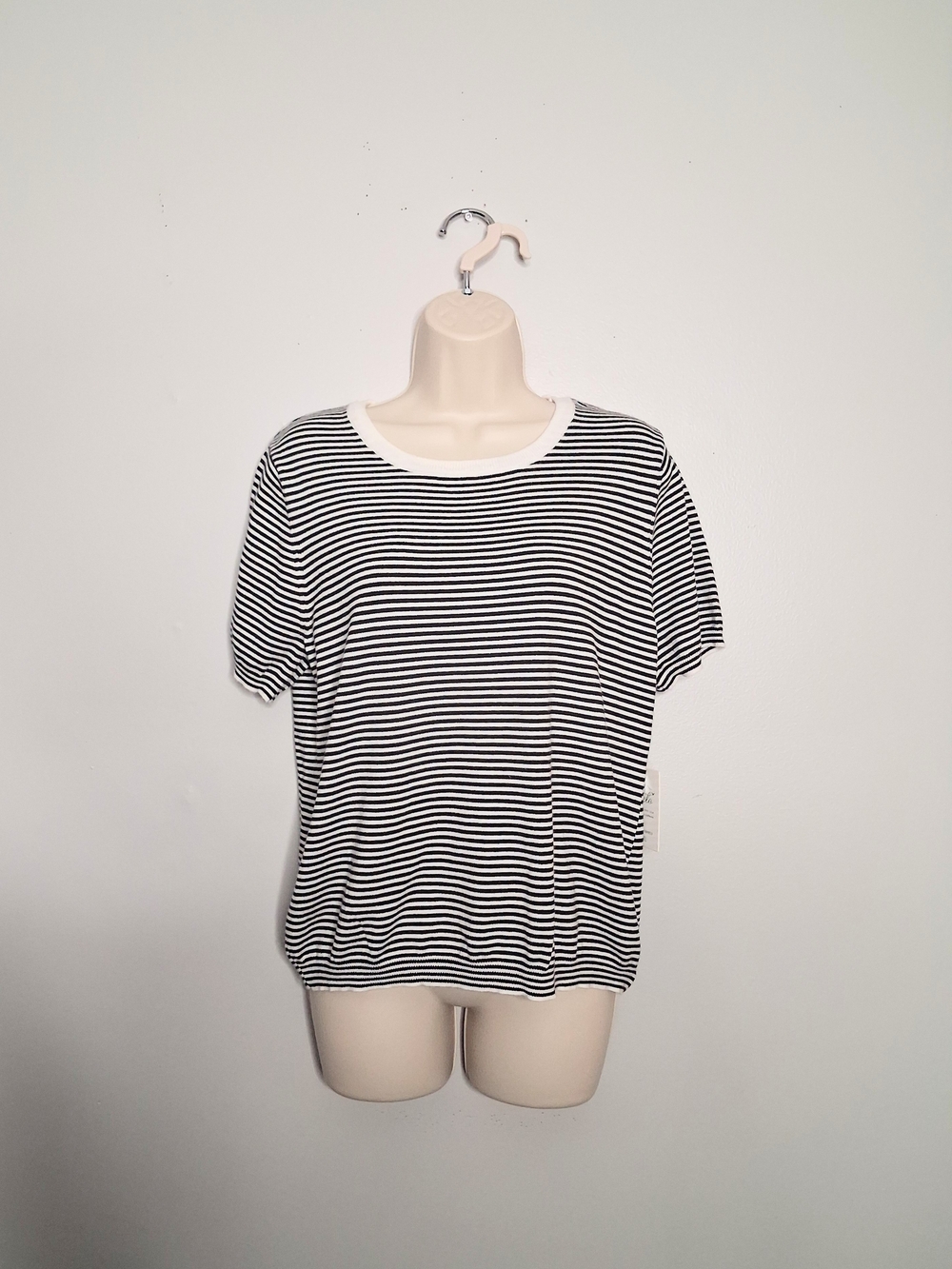 Cielo Womens Black & White Striped Short Sleeve Tee(Size XL|Brand New)